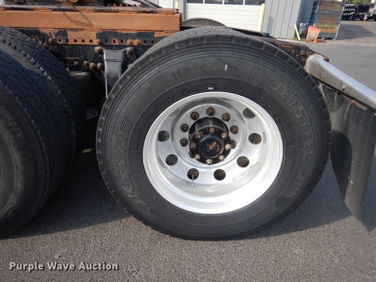 image for item DI3504 1995 Freightliner FLD  semi truck