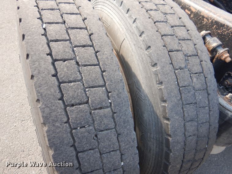 image for item DI3504 1995 Freightliner FLD  semi truck