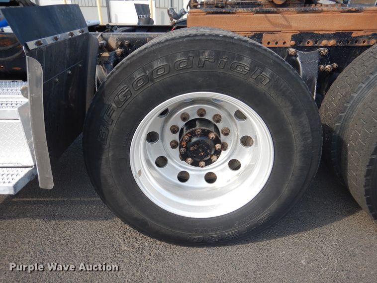 image for item DI3504 1995 Freightliner FLD  semi truck