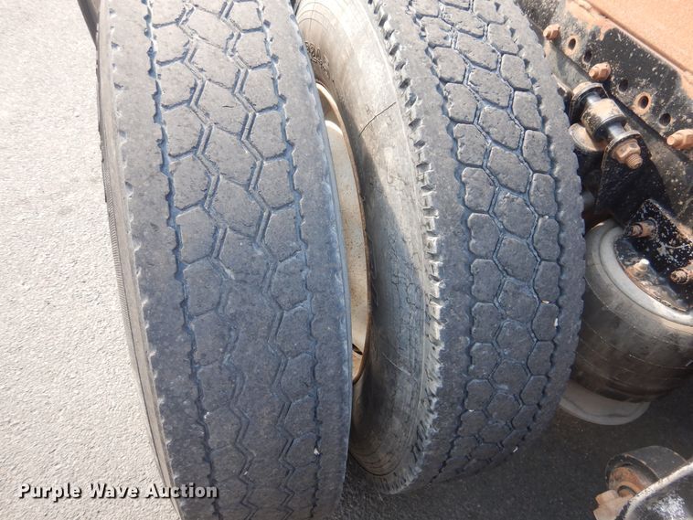 image for item DI3504 1995 Freightliner FLD  semi truck