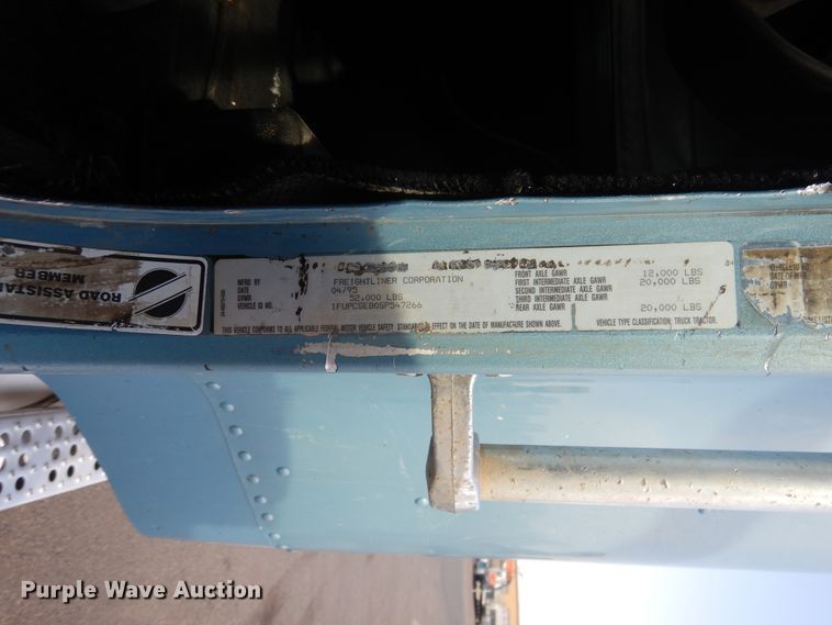 image for item DI3504 1995 Freightliner FLD  semi truck