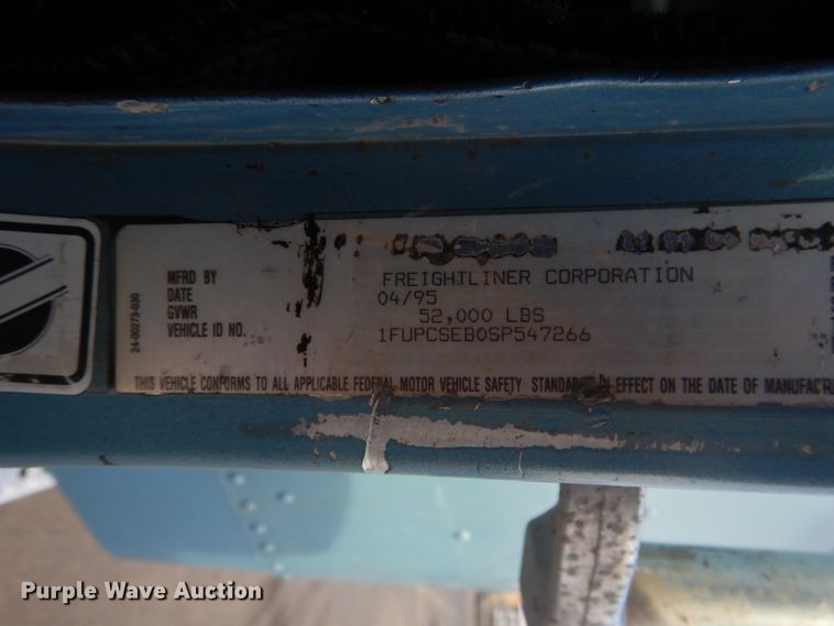 image for item DI3504 1995 Freightliner FLD  semi truck