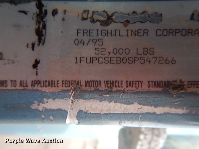 image for item DI3504 1995 Freightliner FLD  semi truck