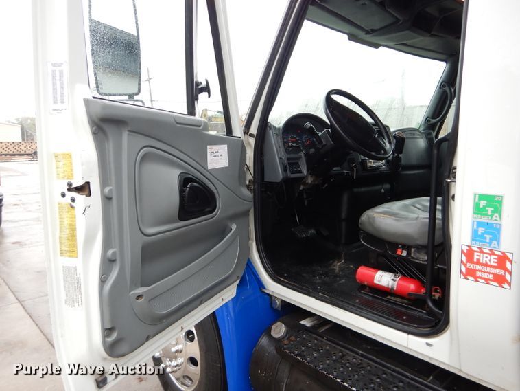 image for item DI8344 2006 International 4300  dump truck