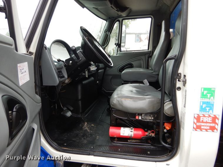 image for item DI8344 2006 International 4300  dump truck