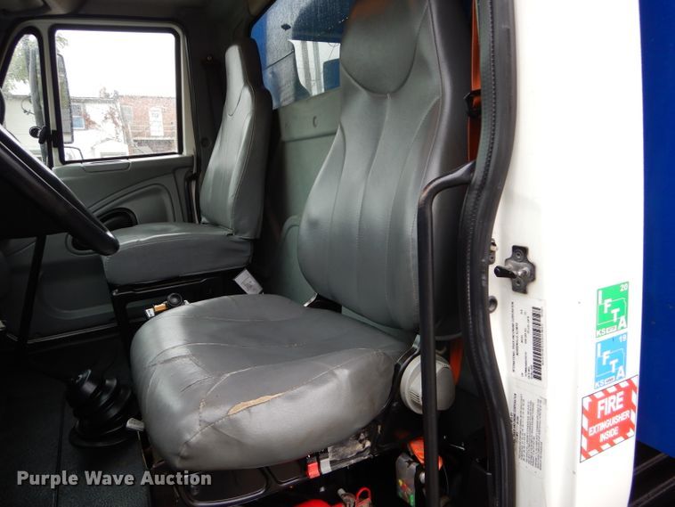 image for item DI8344 2006 International 4300  dump truck