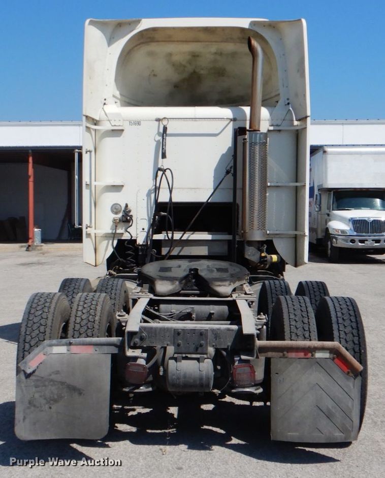 image for item DJ0751 1994 Freightliner FLB High  semi truck