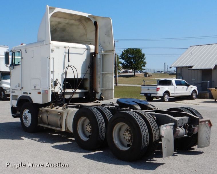 image for item DJ0751 1994 Freightliner FLB High  semi truck