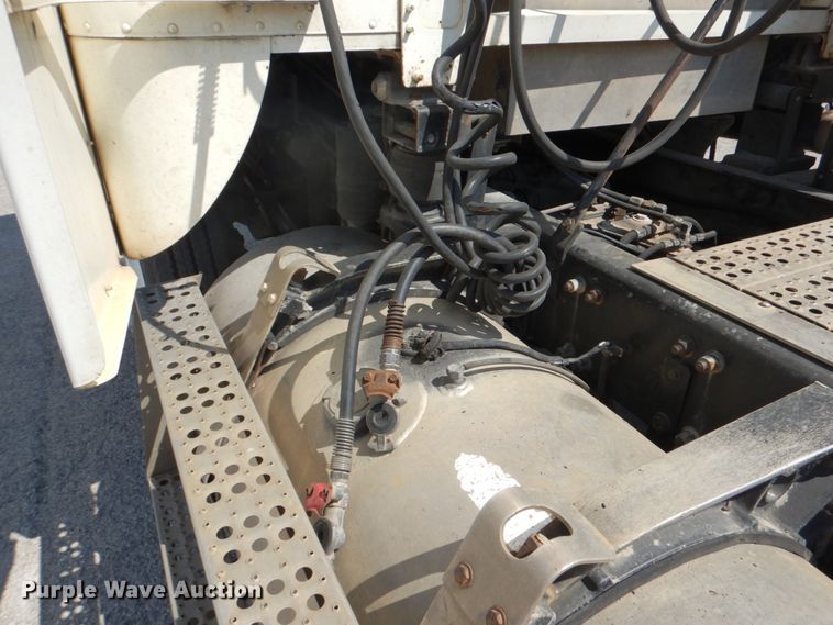 image for item DJ0751 1994 Freightliner FLB High  semi truck