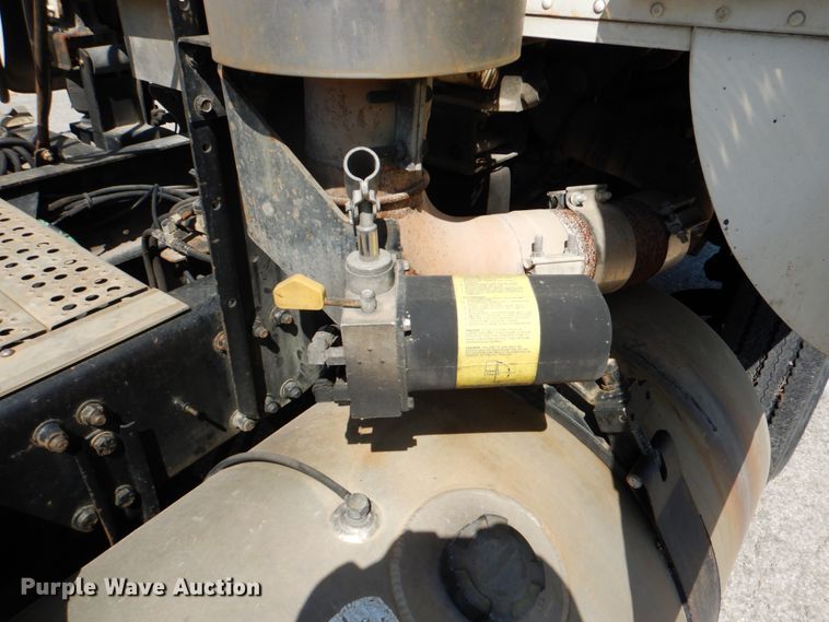 image for item DJ0751 1994 Freightliner FLB High  semi truck