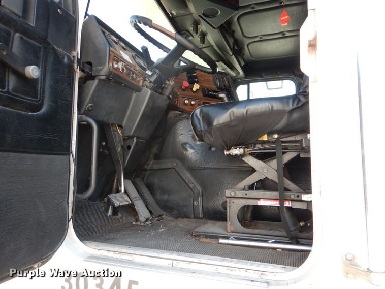 image for item DJ0751 1994 Freightliner FLB High  semi truck