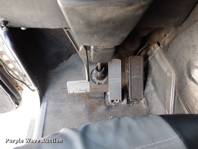 image for item DJ0751 1994 Freightliner FLB High  semi truck