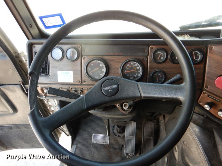 image for item DJ0751 1994 Freightliner FLB High  semi truck