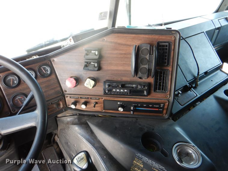 image for item DJ0751 1994 Freightliner FLB High  semi truck