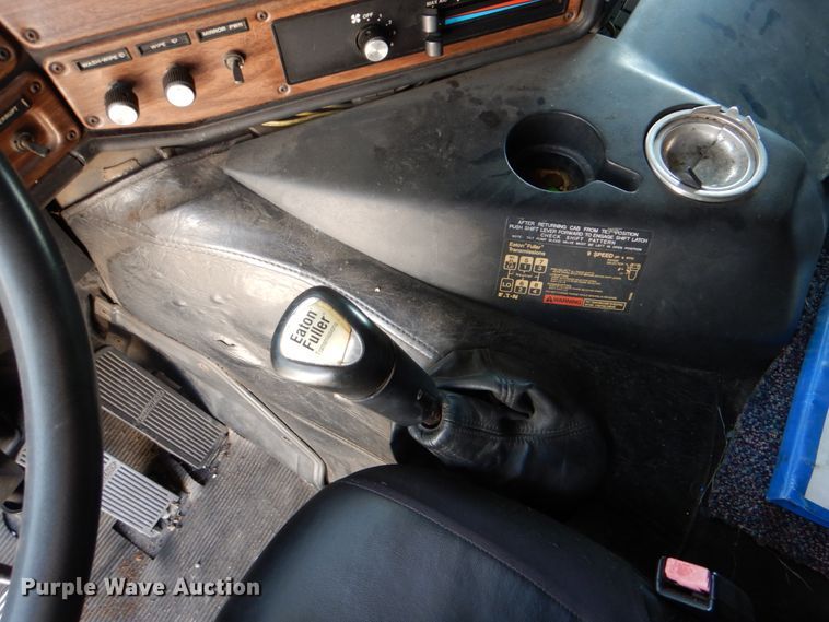 image for item DJ0751 1994 Freightliner FLB High  semi truck