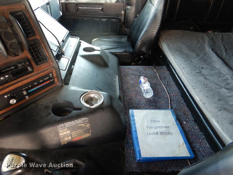 image for item DJ0751 1994 Freightliner FLB High  semi truck