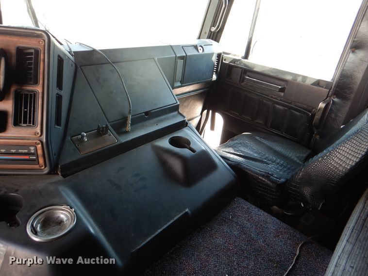 image for item DJ0751 1994 Freightliner FLB High  semi truck