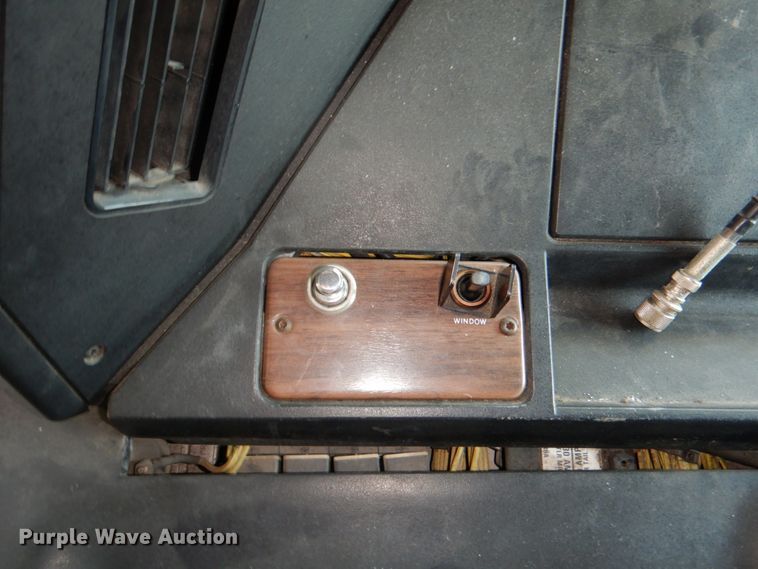 image for item DJ0751 1994 Freightliner FLB High  semi truck