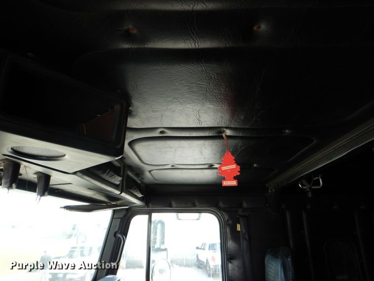 image for item DJ0751 1994 Freightliner FLB High  semi truck