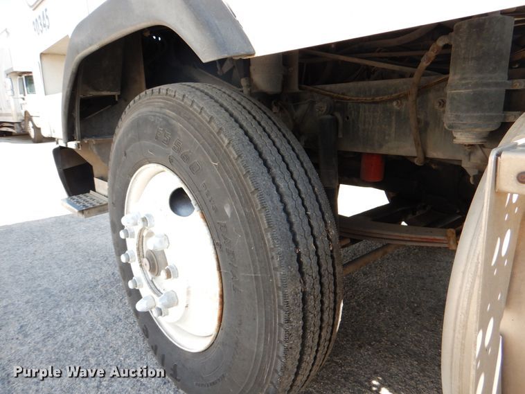 image for item DJ0751 1994 Freightliner FLB High  semi truck