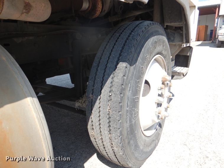 image for item DJ0751 1994 Freightliner FLB High  semi truck