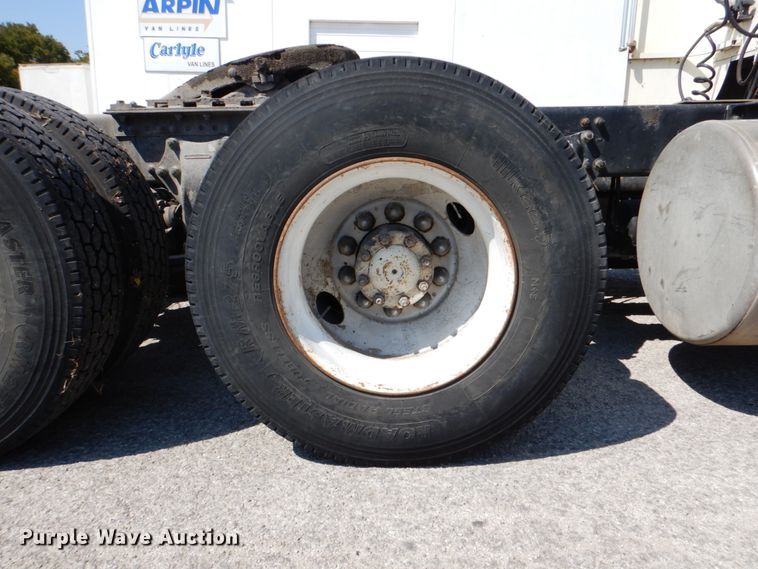 image for item DJ0751 1994 Freightliner FLB High  semi truck