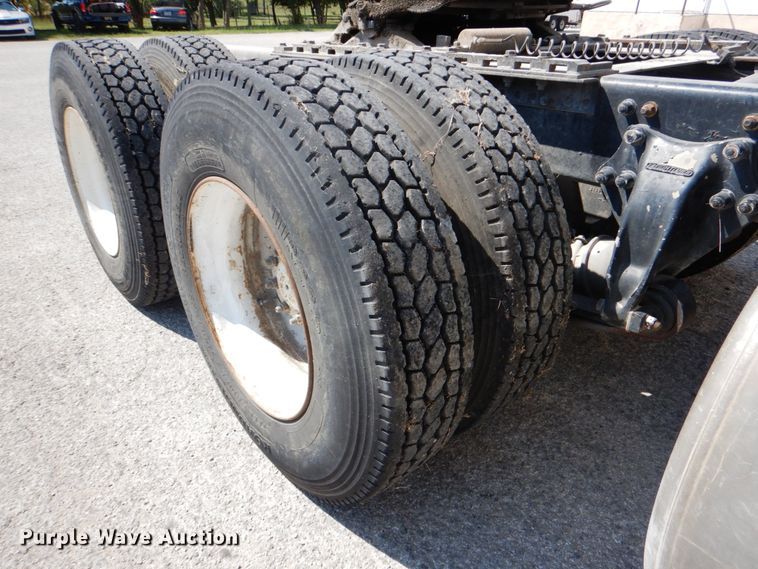 image for item DJ0751 1994 Freightliner FLB High  semi truck