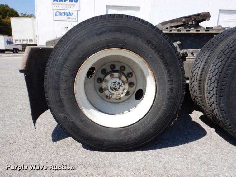 image for item DJ0751 1994 Freightliner FLB High  semi truck