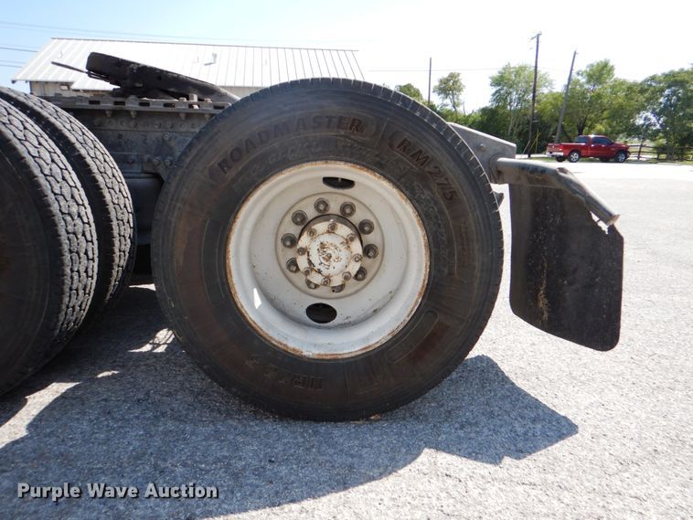 image for item DJ0751 1994 Freightliner FLB High  semi truck