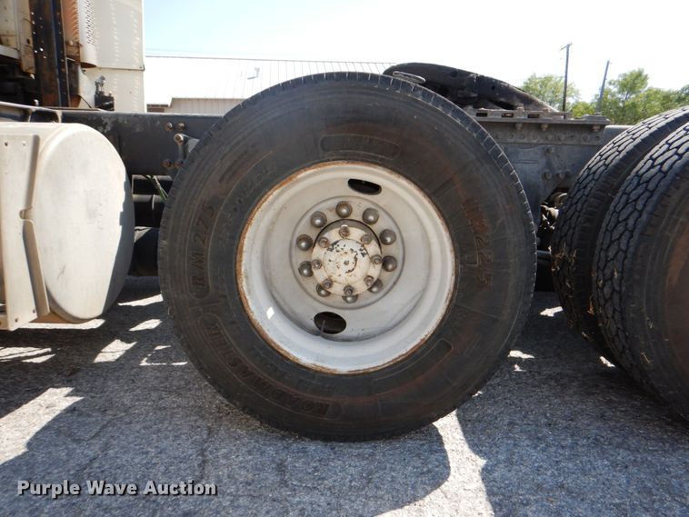 image for item DJ0751 1994 Freightliner FLB High  semi truck