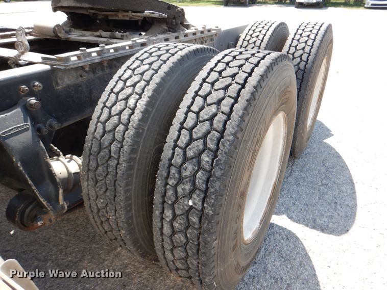 image for item DJ0751 1994 Freightliner FLB High  semi truck