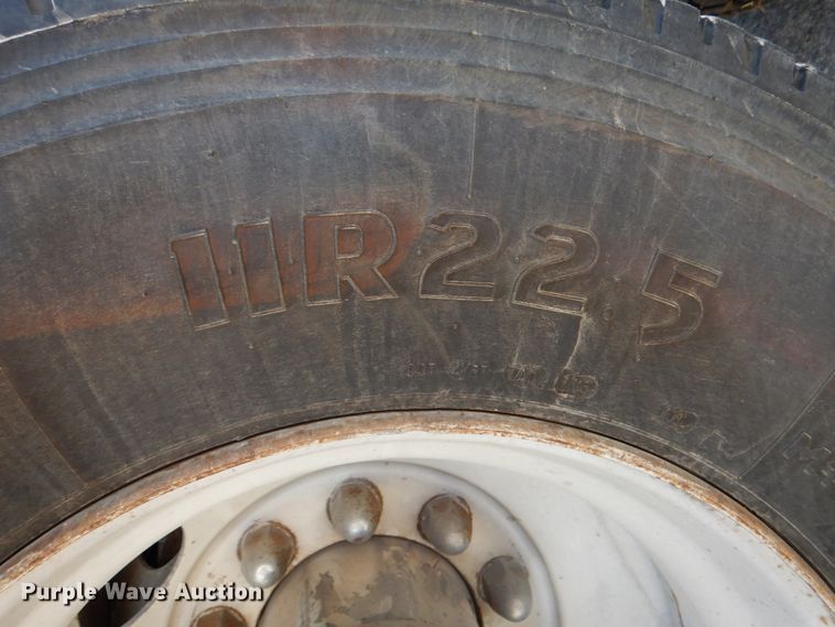 image for item DJ0751 1994 Freightliner FLB High  semi truck