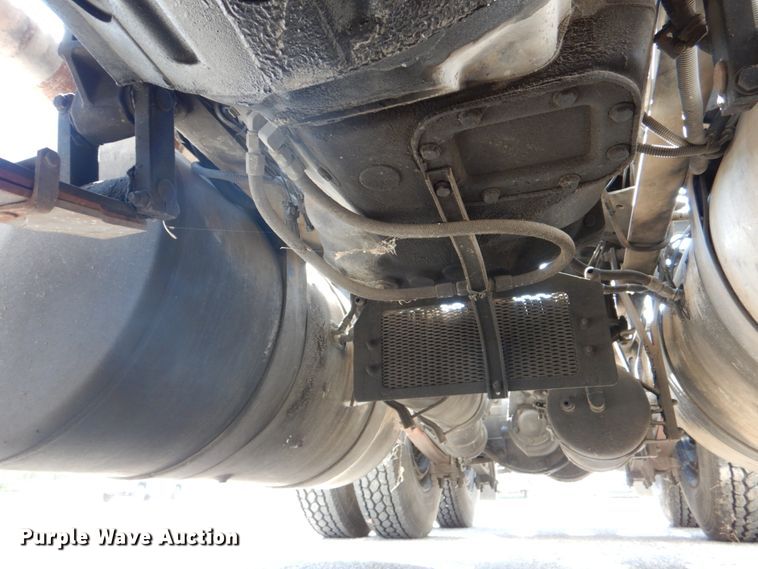 image for item DJ0751 1994 Freightliner FLB High  semi truck