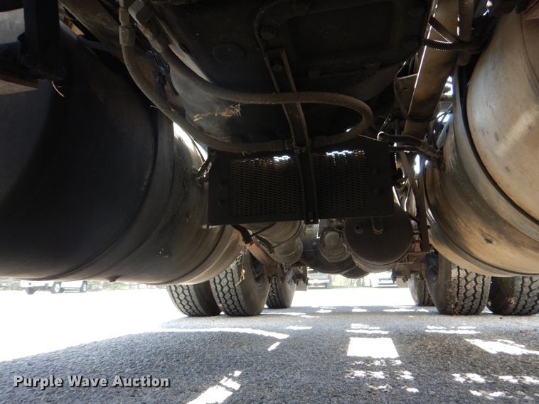 image for item DJ0751 1994 Freightliner FLB High  semi truck