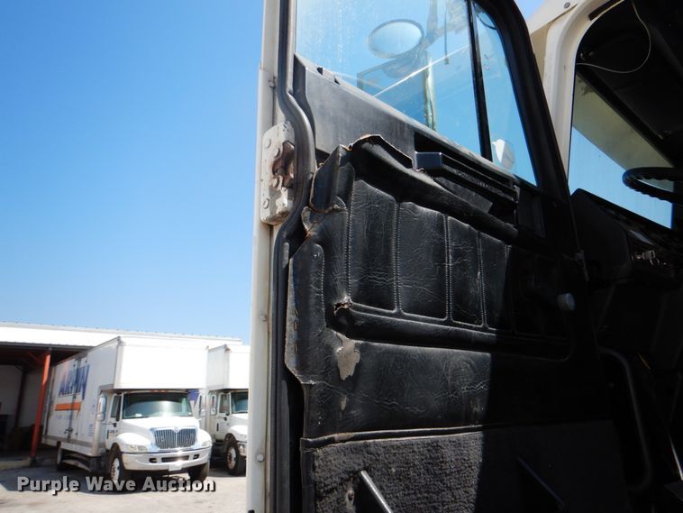 image for item DJ0751 1994 Freightliner FLB High  semi truck