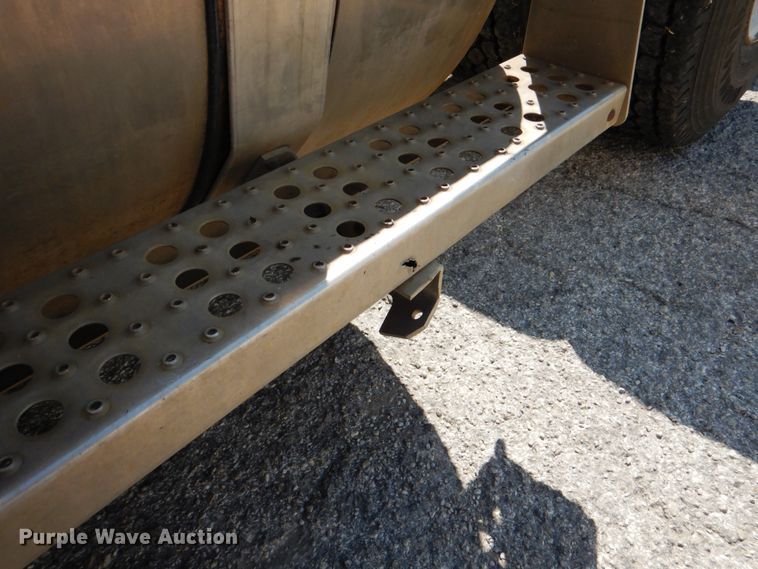 image for item DJ0751 1994 Freightliner FLB High  semi truck