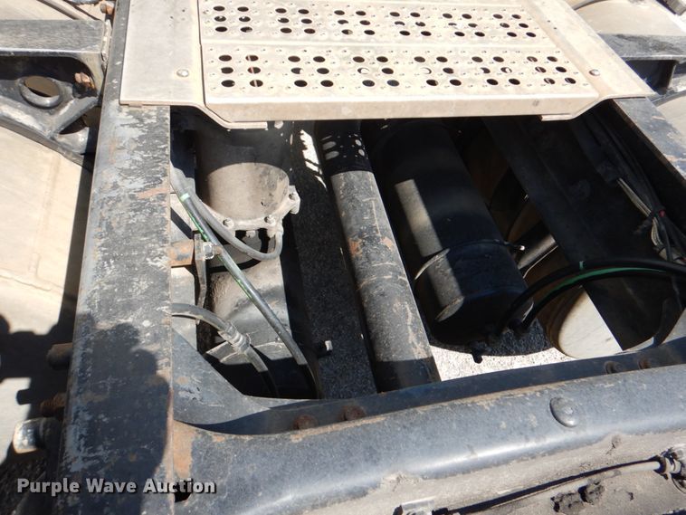 image for item DJ0751 1994 Freightliner FLB High  semi truck