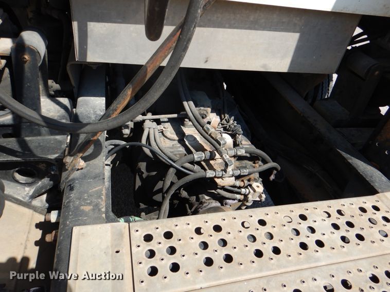 image for item DJ0751 1994 Freightliner FLB High  semi truck