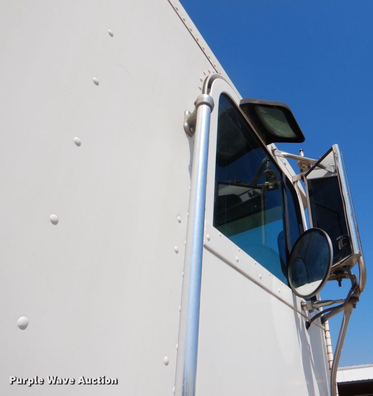 image for item DJ0751 1994 Freightliner FLB High  semi truck