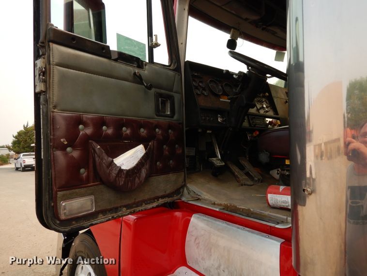 image for item DJ6516 1994 Kenworth  semi truck