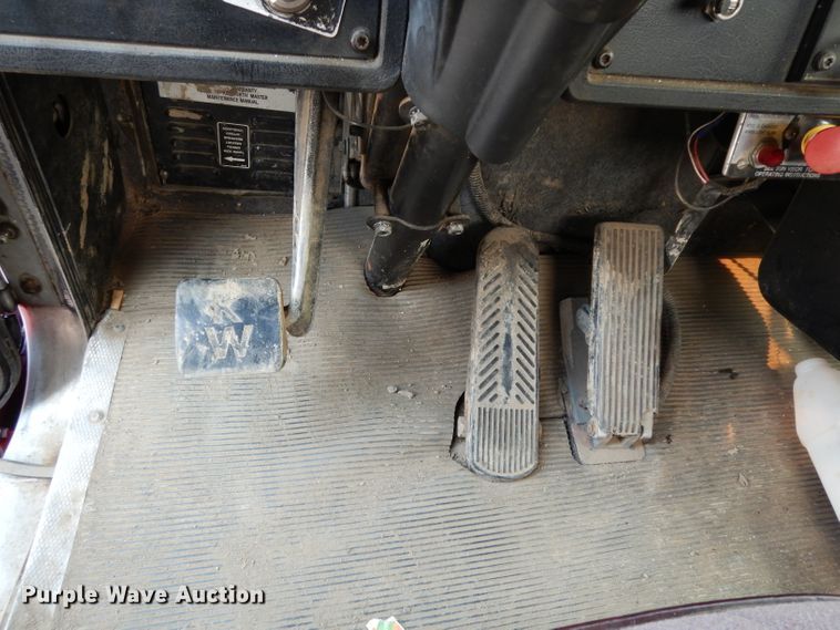 image for item DJ6516 1994 Kenworth  semi truck