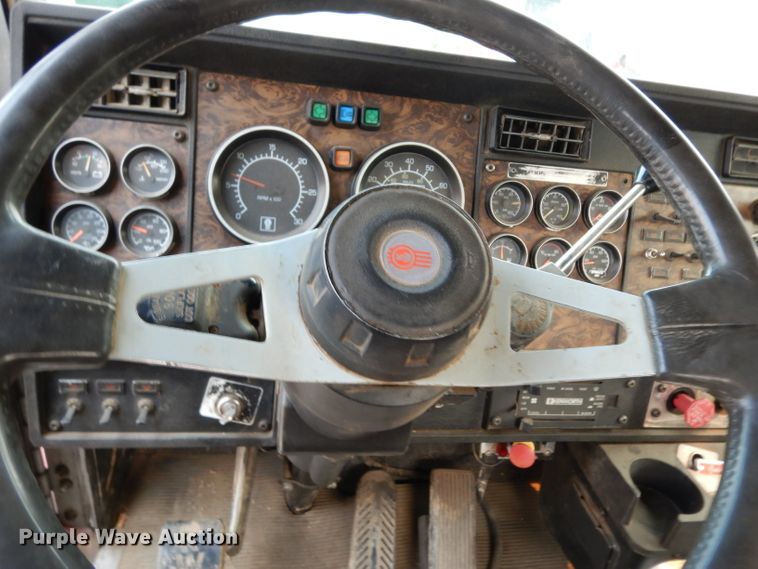image for item DJ6516 1994 Kenworth  semi truck