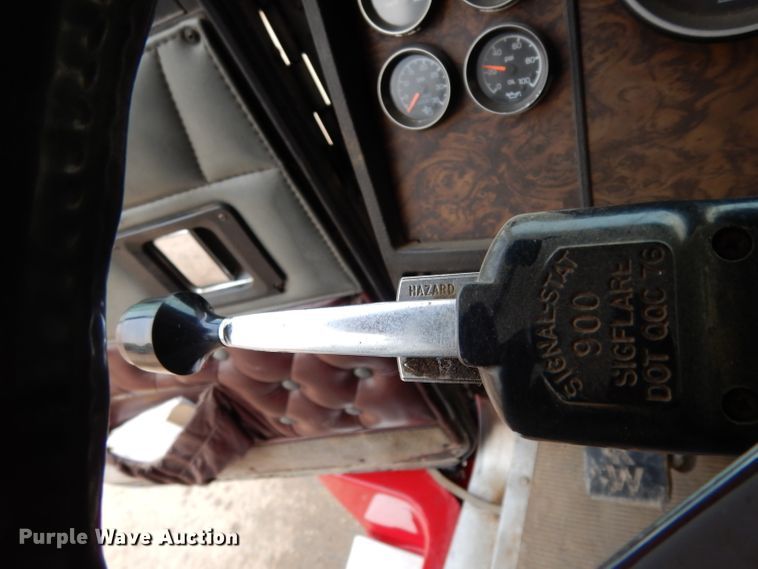 image for item DJ6516 1994 Kenworth  semi truck