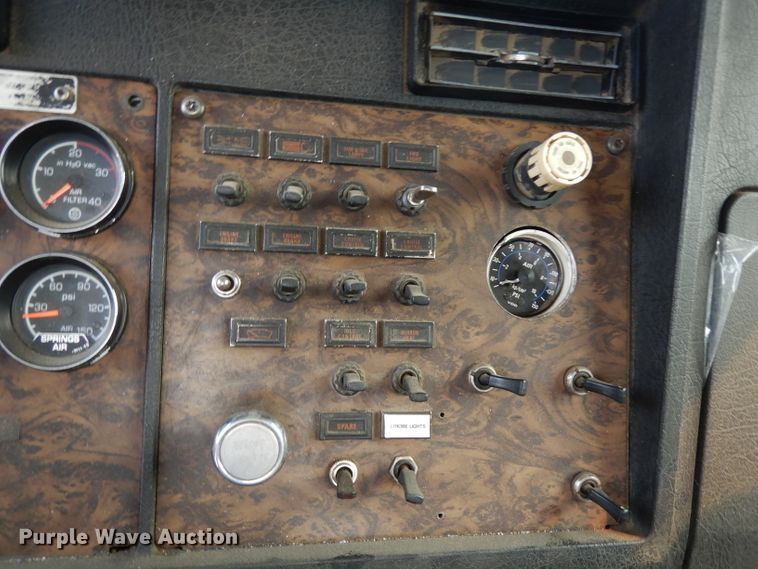 image for item DJ6516 1994 Kenworth  semi truck