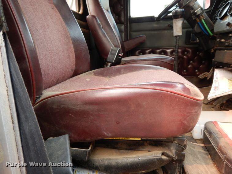 image for item DJ6516 1994 Kenworth  semi truck