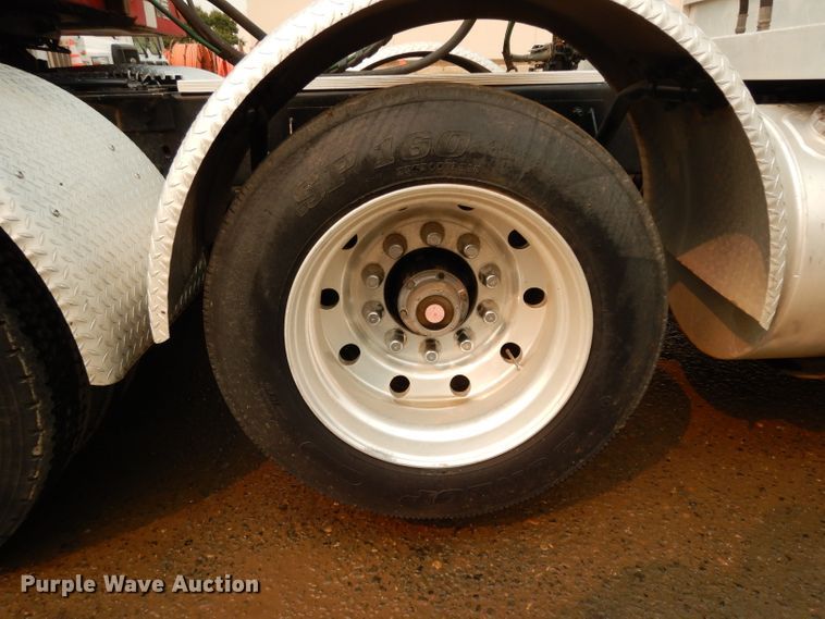 image for item DJ6516 1994 Kenworth  semi truck