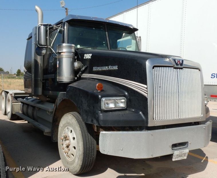image for item DJ6534 2015 Western Star 4900A  semi truck