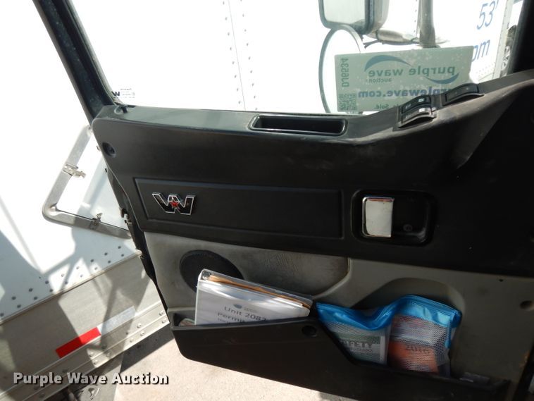 image for item DJ6534 2015 Western Star 4900A  semi truck