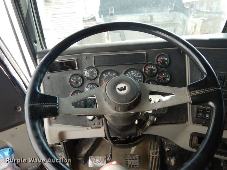 image for item DJ6534 2015 Western Star 4900A  semi truck