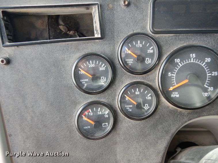 image for item DJ6534 2015 Western Star 4900A  semi truck